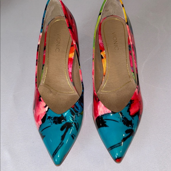 Vionic Multicolor Heels - Picture 2 of 9